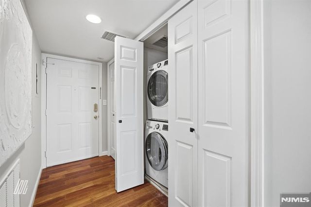 504 Nelson Court, Edgewater, NJ 07020