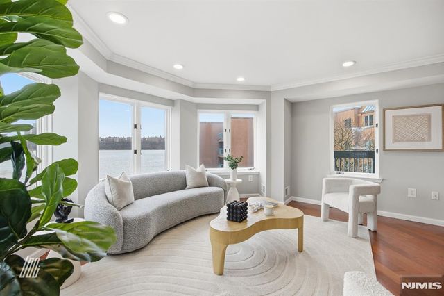 504 Nelson Court, Edgewater, NJ 07020