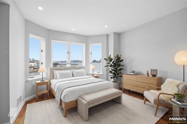 504 Nelson Court, Edgewater, NJ 07020