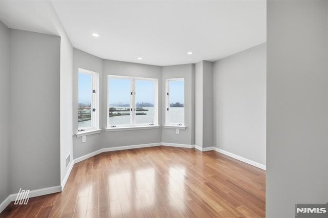 504 Nelson Court, Edgewater, NJ 07020