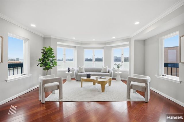 504 Nelson Court, Edgewater, NJ 07020