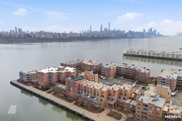 504 Nelson Court, Edgewater, NJ 07020