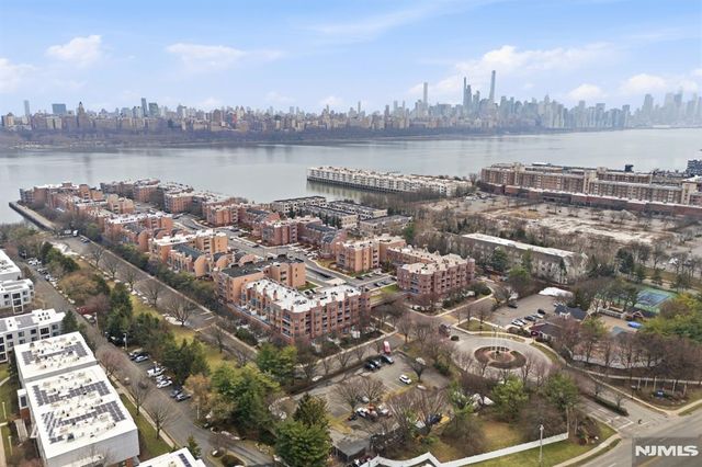 504 Nelson Court, Edgewater, NJ 07020