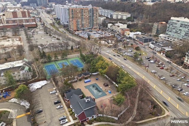 504 Nelson Court, Edgewater, NJ 07020