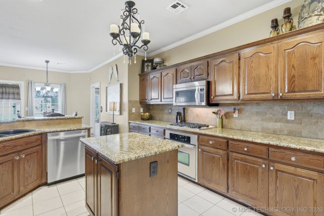 8702 N 140th Terrace, Owasso, OK 74055