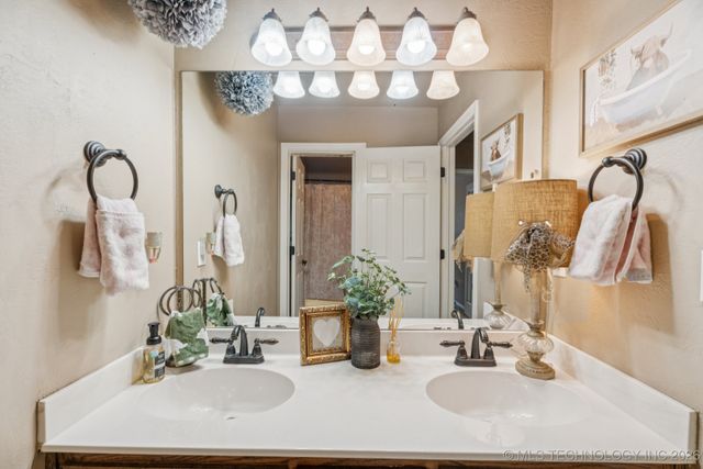 8702 N 140th Terrace, Owasso, OK 74055