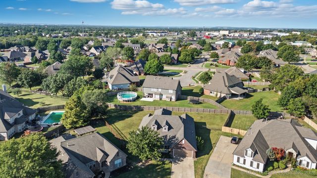 8702 N 140th Terrace, Owasso, OK 74055