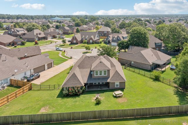 8702 N 140th Terrace, Owasso, OK 74055