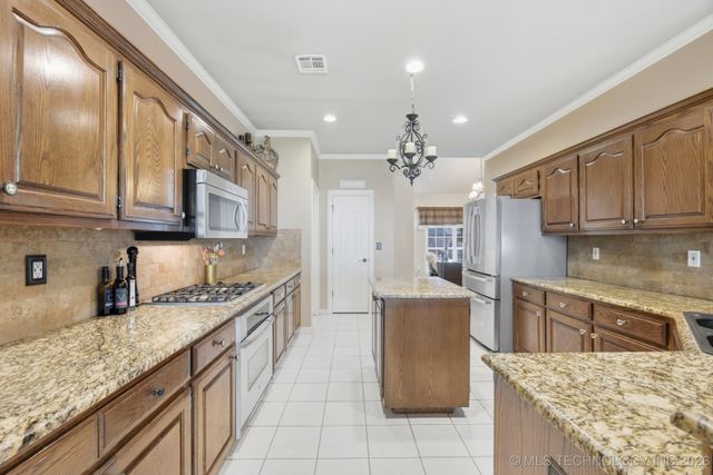 8702 N 140th Terrace, Owasso, OK 74055