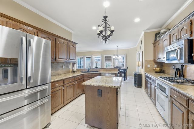 8702 N 140th Terrace, Owasso, OK 74055