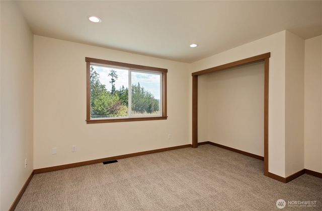 6621 Sills Road, Clinton, WA 98236