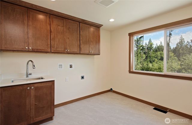 6621 Sills Road, Clinton, WA 98236