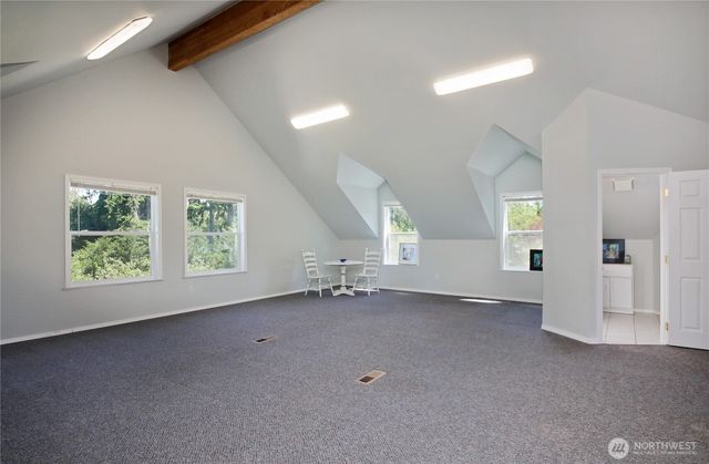 6621 Sills Road, Clinton, WA 98236