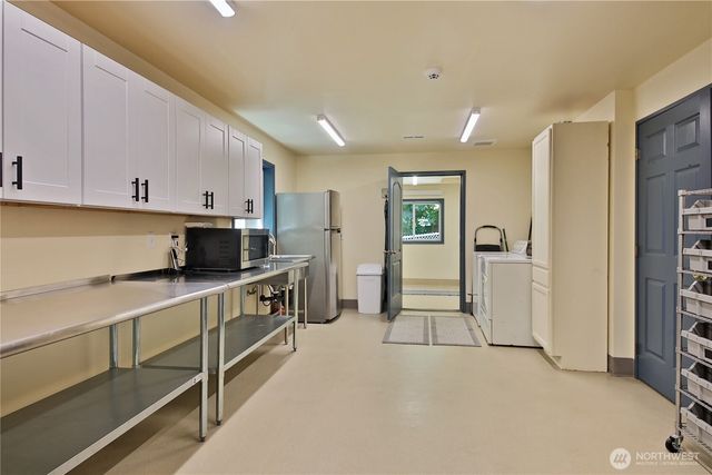 6621 Sills Road, Clinton, WA 98236