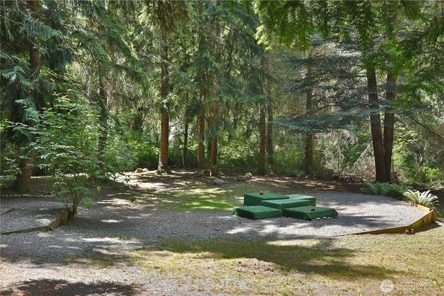 6621 Sills Road, Clinton, WA 98236
