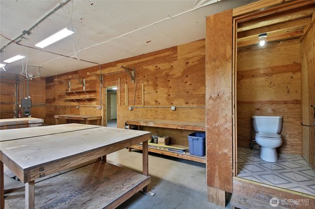 6621 Sills Road, Clinton, WA 98236