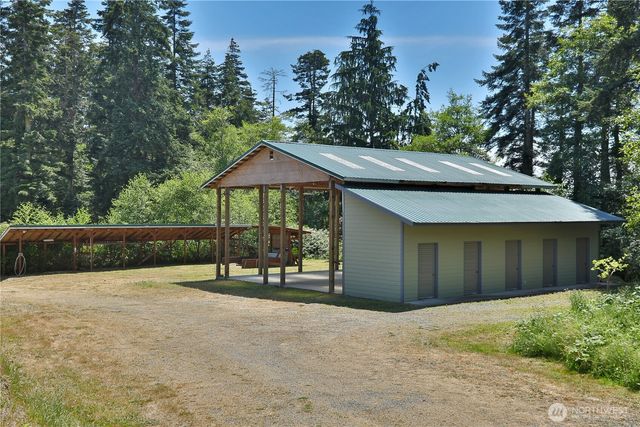 6621 Sills Road, Clinton, WA 98236