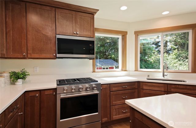 6621 Sills Road, Clinton, WA 98236