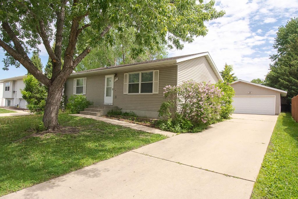 4914 25th Avenue NW, Rochester, MN 55901