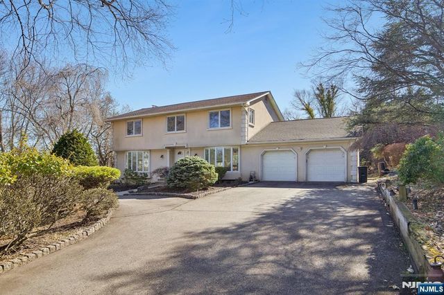 7 Royal Park Terrace, Hillsdale, NJ 07642