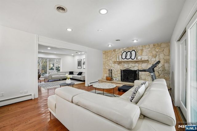 7 Royal Park Terrace, Hillsdale, NJ 07642