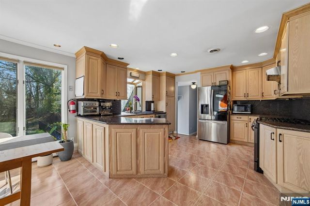 7 Royal Park Terrace, Hillsdale, NJ 07642