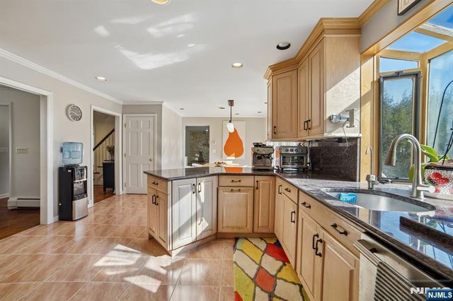 7 Royal Park Terrace, Hillsdale, NJ 07642