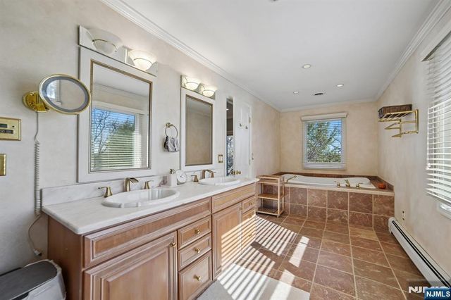 7 Royal Park Terrace, Hillsdale, NJ 07642