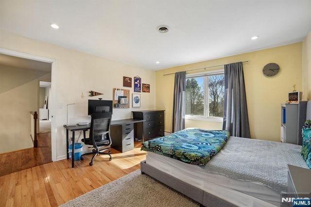 7 Royal Park Terrace, Hillsdale, NJ 07642