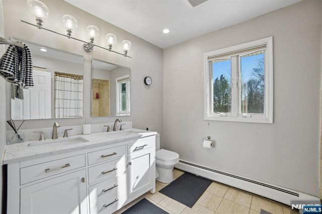 7 Royal Park Terrace, Hillsdale, NJ 07642