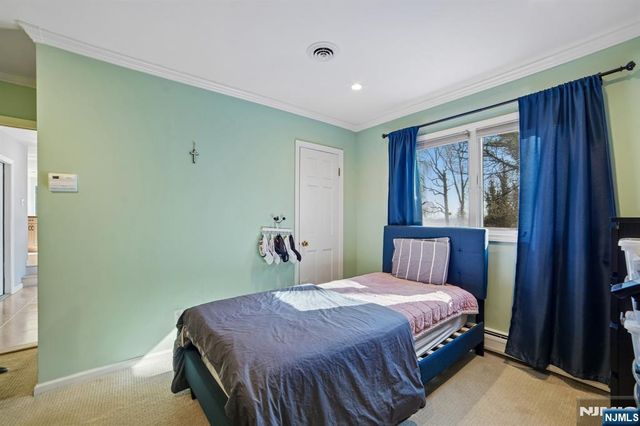 7 Royal Park Terrace, Hillsdale, NJ 07642