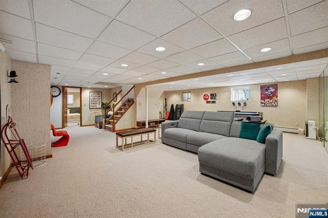 7 Royal Park Terrace, Hillsdale, NJ 07642