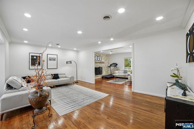 7 Royal Park Terrace, Hillsdale, NJ 07642