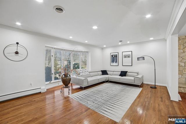 7 Royal Park Terrace, Hillsdale, NJ 07642