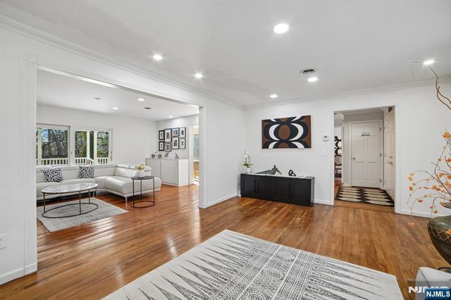 7 Royal Park Terrace, Hillsdale, NJ 07642