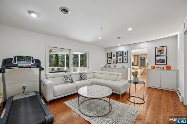 7 Royal Park Terrace, Hillsdale, NJ 07642