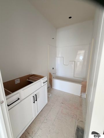 7305 N 11th Street, Lincoln, NE 68521