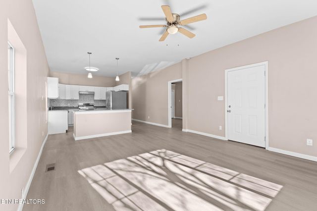 1216 NW Mercer St, Knoxville, TN 37921