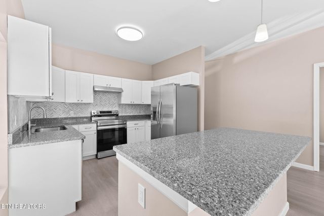 1216 NW Mercer St, Knoxville, TN 37921