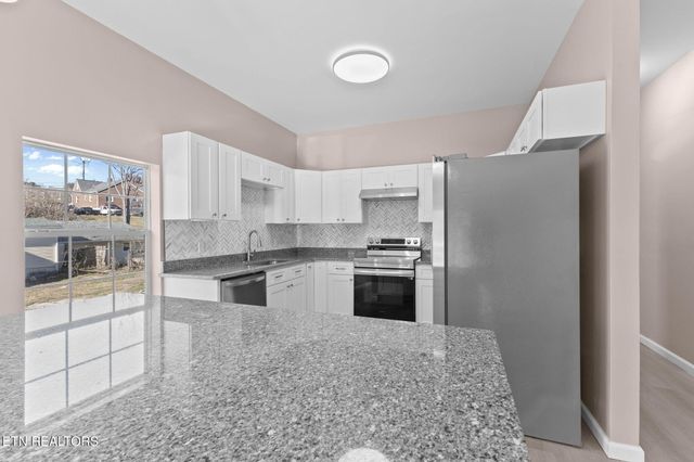 1216 NW Mercer St, Knoxville, TN 37921