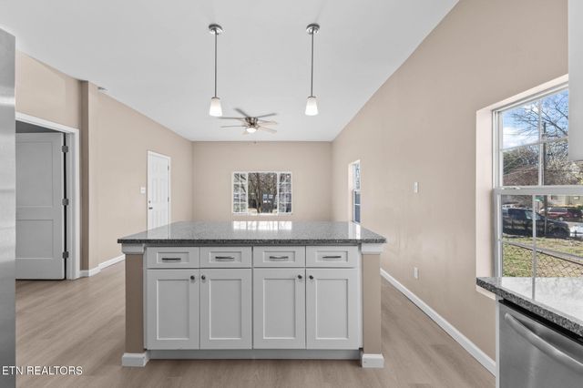 1216 NW Mercer St, Knoxville, TN 37921