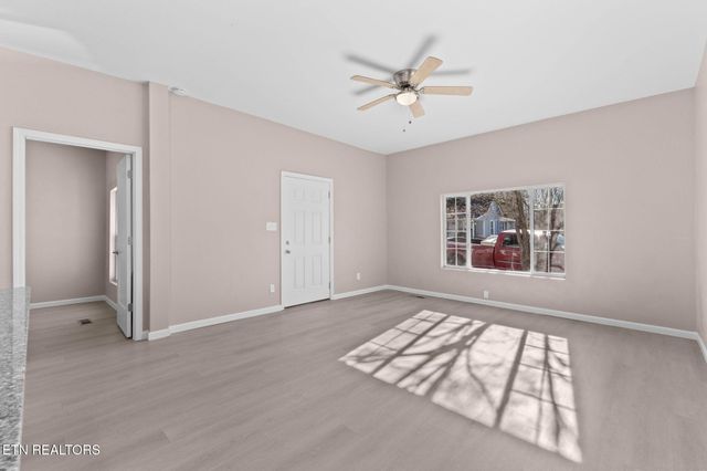 1216 NW Mercer St, Knoxville, TN 37921