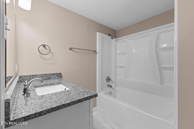 1216 NW Mercer St, Knoxville, TN 37921