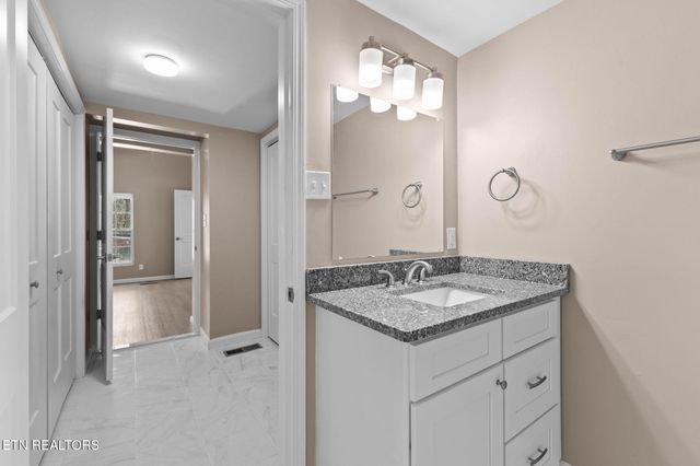 1216 NW Mercer St, Knoxville, TN 37921