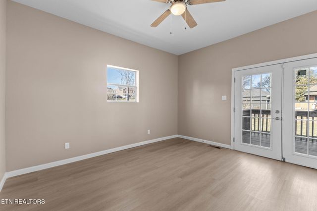 1216 NW Mercer St, Knoxville, TN 37921