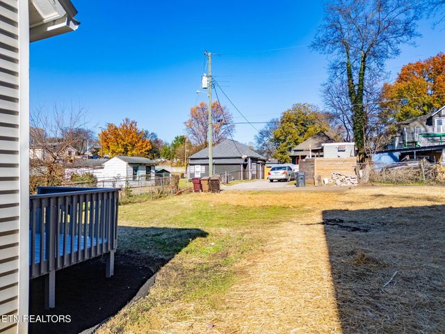 1216 NW Mercer St, Knoxville, TN 37921