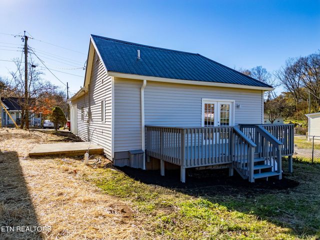 1216 NW Mercer St, Knoxville, TN 37921