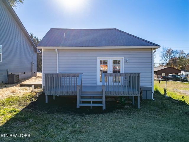 1216 NW Mercer St, Knoxville, TN 37921