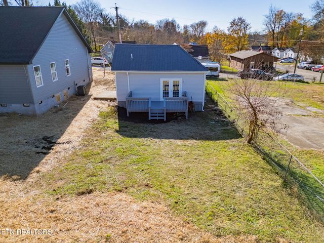 1216 NW Mercer St, Knoxville, TN 37921