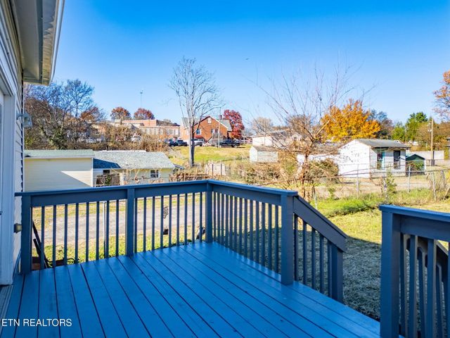 1216 NW Mercer St, Knoxville, TN 37921